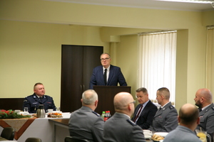 na zdjęciach policjanci na spotkaniu opłatkowym