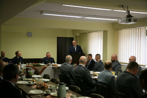 na zdjęciach policjanci na spotkaniu opłatkowym