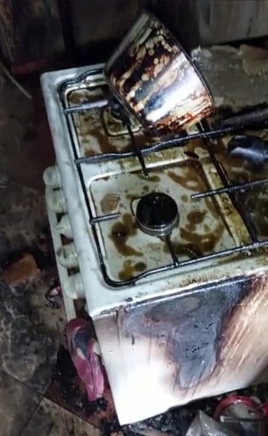 na zdjęciu spalona kuchenka