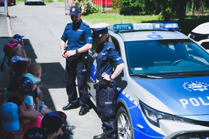 Policjanci na  spotkaniu z przedszkolakami
