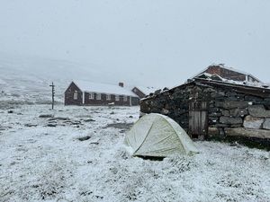 Na zdjęciu widok z wyprawy na najwyższy szczyn Norwegii