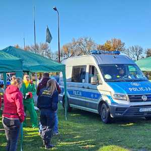 Na zdjęciu policjanci podczas festynu.