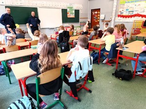 dzielnicowi podczas zajęć w szkole