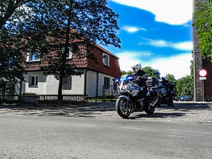 na zdjęciu policyjny motocykl