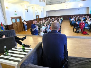 Na zdjęciu uczestnicy debaty społecznej