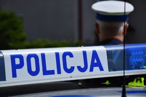 Na zdjęciu napis policja na sygnałach radiowozu