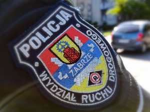 na zdjęciu naszywka ruchu drogowego