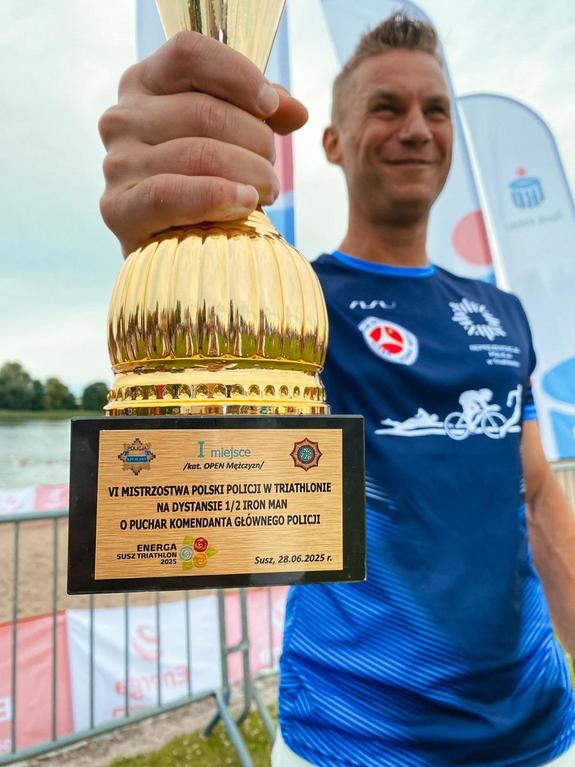 Zastępca Komendanta Komisariatu I Policji w Zabrzu asp.szt. Jordan Kowalczyk podczas VI Mistrzostw Polski Policjantów w Triathlonie.