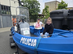 na zdjęciu osoby i policjanci podczas dnia bezpieczeństwa