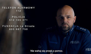 na zdjęciu policjant