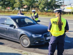 Na zdjęciu Policjanci podczas pracy na drodze
