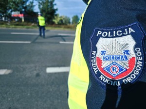 Na zdjęciu Policjanci podczas pracy na drodze