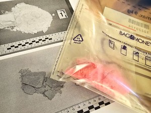 na zdjęciu zabezpieczone narkotyki