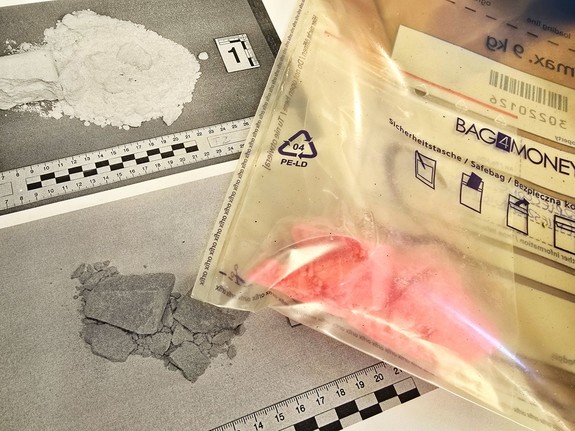 na zdjęciu zabezpieczone narkotyki