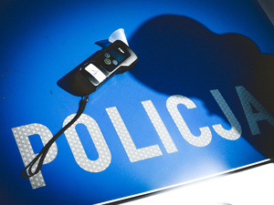 alkomat na masce radiowozu