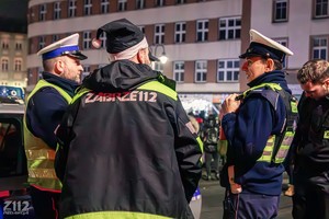 na zdjęciu policjanci podczas parady militarnego mikołaja