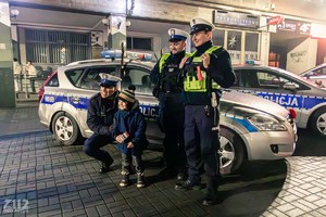 na zdjęciu policjanci podczas parady militarnego mikołaja