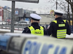 na zdjęciu policjanci podczas działań bezpieczny pieszy