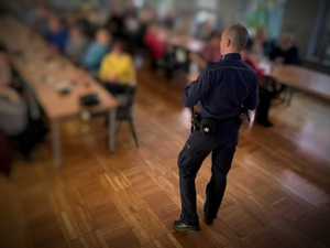 na zdjęciu policjanci podczas spotkania