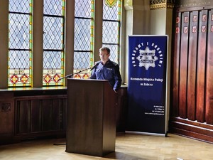 na zdjęciu policjanci podczas narady rocznej w muzeum górnictwa węglowego