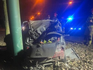 na zdjęciu rozbity samochód