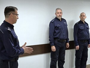 na zdjęciu policjanci podczas uroczystości