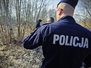 na zdjęciu policjanci podczas dział związanych z kryzysem bezdomności