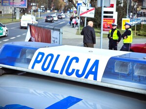 Na zdjęciu Policjanci podczas działań bezpieczny pieszy