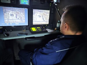 Na zdjęciu Policjanci podczas działań bezpieczny pieszy