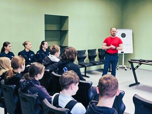 uczniowie klas mundurowych podczas dni otwartych szkoły