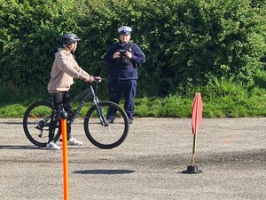 osoby na egzaminie  praktycznym na kartę rowerową