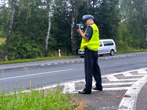 Policjanci podczas działań prędkość