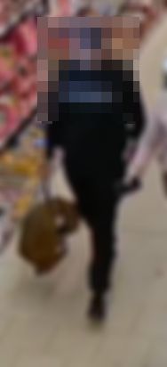 Zamazane zdjęcia osoby.