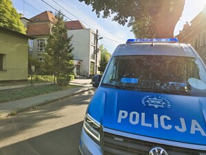 policjanci podczas działań w szkole