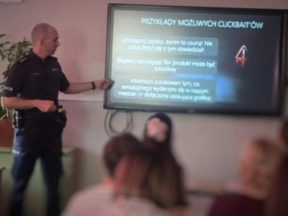 policjant podczas szkolenia