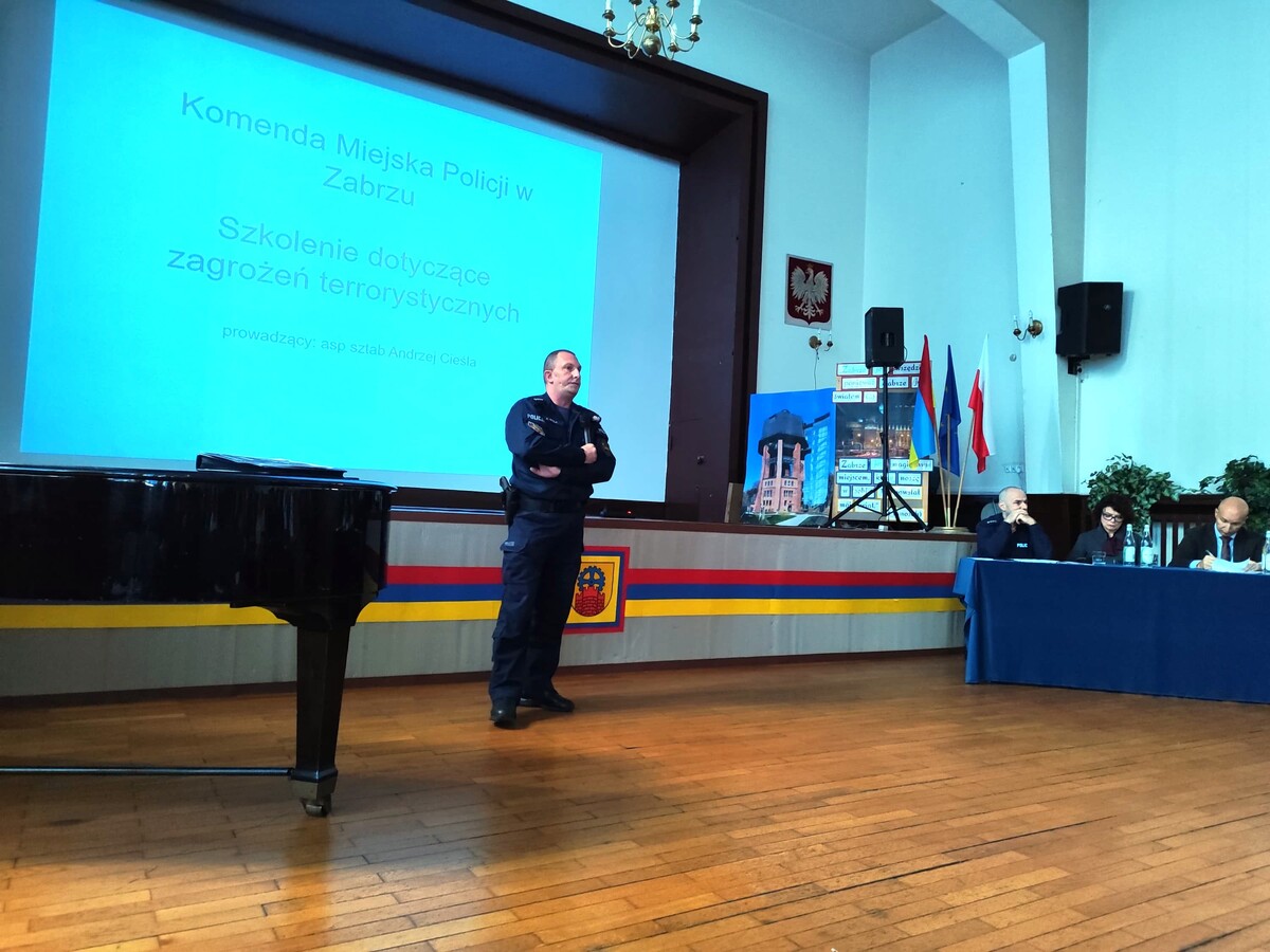 Szkolenie zabrzańskich policjantów dla dyrektorów placówek oświatowych