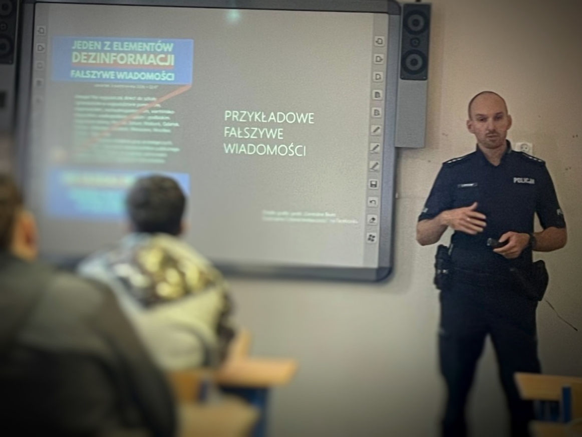 Zabrzańscy policjanci przeprowadzili zajęcia profilaktyczne w szkołach